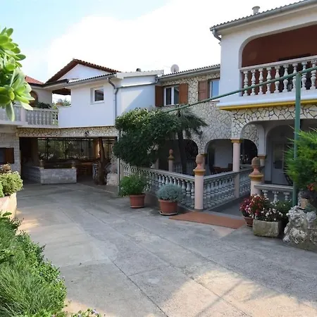 Ivo With Shared Swimming Pool Apartment Medulin
