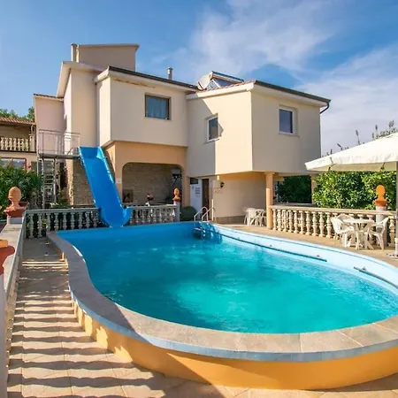 Ivo With Shared Swimming Pool Medulin