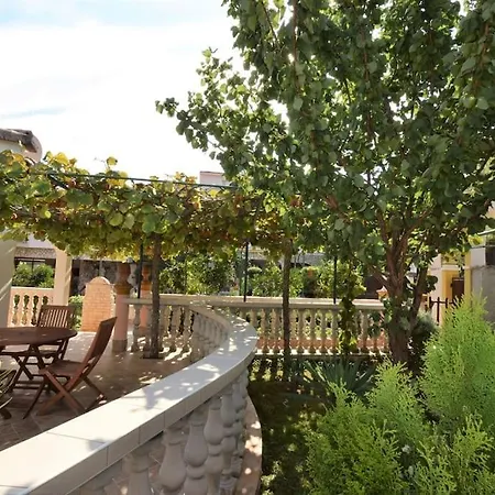 Ivo With Shared Swimming Pool Appartement Medulin