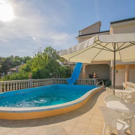 Ivo With Shared Swimming Pool Apartment