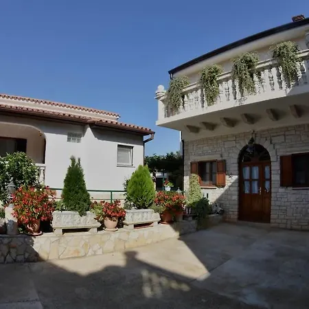 Ivo With Shared Swimming Pool Appartement