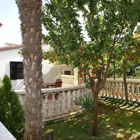 Appartement Ivo With Shared Swimming Pool *