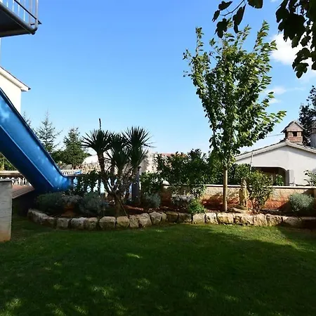 Ivo With Shared Swimming Pool Medulin