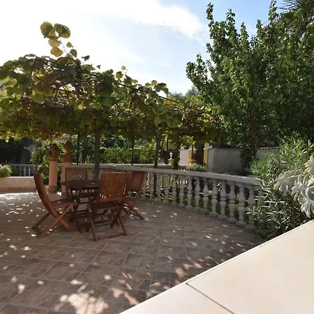 Ivo With Shared Swimming Pool Apartment Medulin